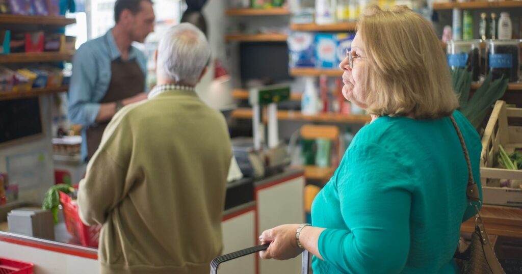 7 Things Cashiers Are Silently Judging About Your Grocery Cart - Featured image