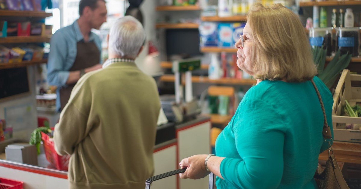 7 Things Cashiers Are Silently Judging About Your Grocery Cart