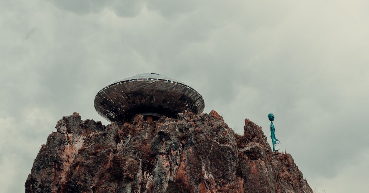 Harvard’s Most Controversial Astronomer Is Now Running the White House UFO Council
