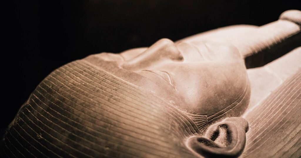 Unbelievable Historic Funeral Traditions That Will Genuinely Surprise You - Featured image