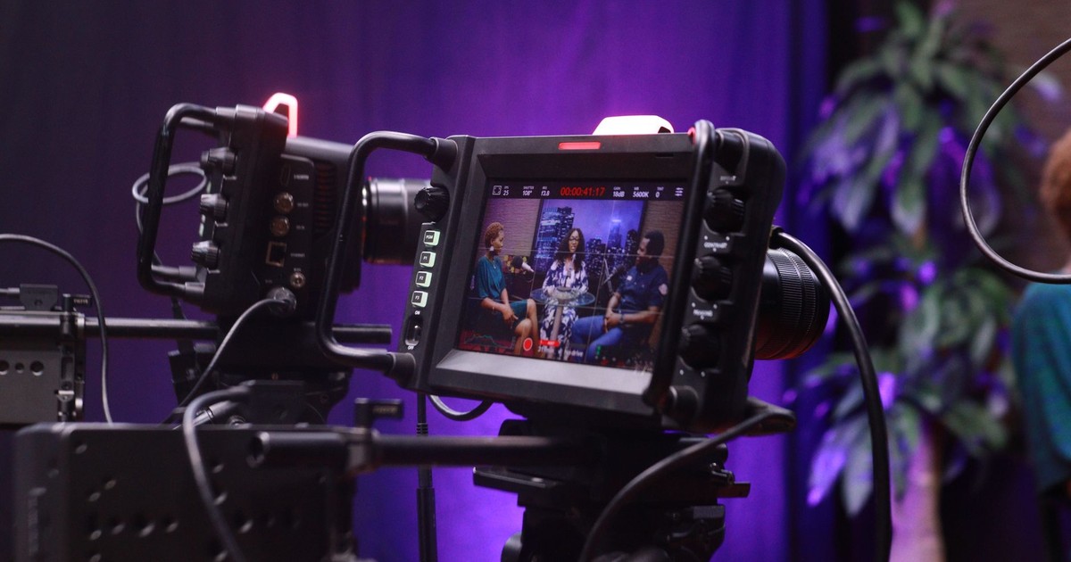 Capture of a video interview scene with professional camera equipment.