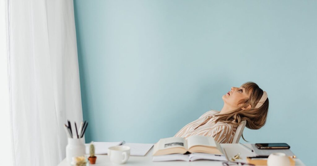 6 Casual Things Genius-Level Thinkers Do Every Single Day - Featured image
