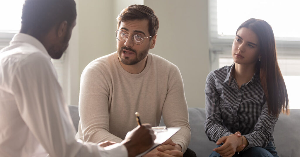11 Things Partners Do That Terrify Couples Therapists Every Year - Featured image