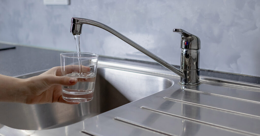 The Tap Water in America Isn’t as Safe as You’ve Been Told – Here’s the Dark Truth - Featured image