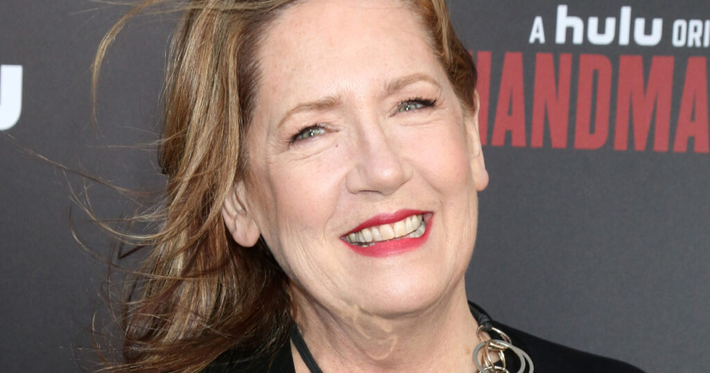 Ann Dowd Reveals the Text ‘Handmaid’s Tale’ Elisabeth Moss Sent Her After Trump’s Win in 2016 - Featured image
