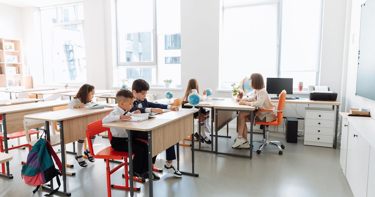 These 7 Countries Actually Pay Teachers What They’re Worth (sometimes as much as doctors) - Featured image